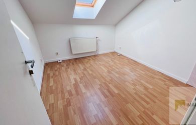 PRENÁJOM podnikateľského priestoru na Špačinskej ul. v Trnave, o výmere 10 m2, klimatizovaný