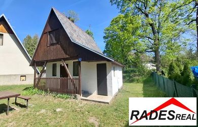 Pekná murovaná chatka v rekreačnom stredisku Gazárka v Šaštíne *  40 m2 + pozemok v nájme