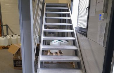 Skladové a administratívne priestory Komárno - Á.Jedlíka