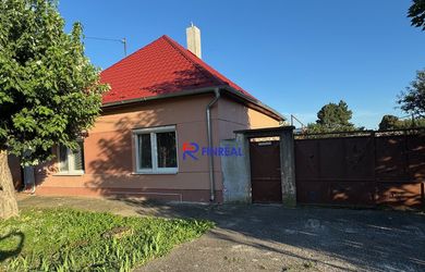 NA PREDAJ - rodinný dom v Kolárove !