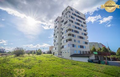 Priestranný 4-izbový byt v obľúbenej lokalite Poprad - Dlhé Hony