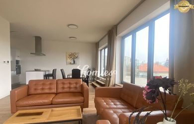 PRENÁJOM 3,5 izbový nadštandardný byt s veľkou terasou v centre Nitry