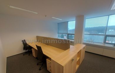 Nadštandardný administratívny priestor o výmere 35 m2 na prenájom v objekte Westend Tower na Patrónke v Bratislave