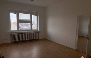 Prenájom kancelárií 200 m2 na Štefánikovej ulici v Bratislave - Starom