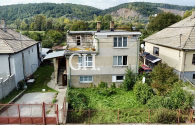 Rodinný dom na rekonštrukciu s rovinatým pozemkom 800 m² – Čoltovo, okres Rožňava