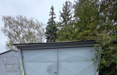 Na predaj samostatne stojaca garáž s elektrikou, 18 m2, Košeca.