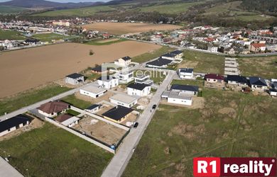 Lukratívny stavebný SPA pozemok (784 m2) / Banka pri Piešťanoch
