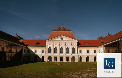 Jedinečný historický barokový kaštieľ v obci Tovarníky