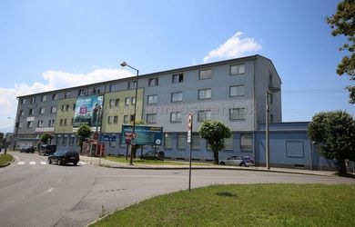 Polyfunkčný objekt s celkovou úžitkovou plochou 5.431 m2 a s pozemkami 3551 m2 na predaj v Žiline