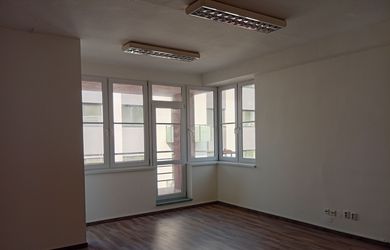 Administratívne priestory so súkromnou terasou v centre Trenčína na prenájom