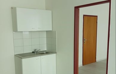Kancelárske priestory s vlastným kuchynským kútikom, Trenčín