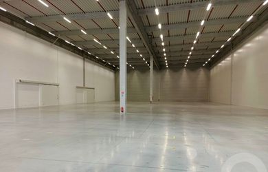 Prenájom skladových priestorov, od 1 300 do 6 000 m2, Bratislava Pestovateľská ulica,dostupný od 1.8.2025