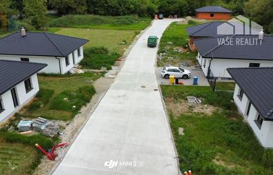 SKVELÁ CENA! NOVOSTAVBA 100 M2 BUNGALOV 4+1 *TYP 1* S POTOKOM, PRAŠNÍK