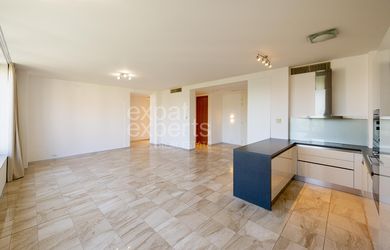 Priestranný 3i byt, 121 m2,  nezariadený s parkovaním HLBOKÁ RESIDENCE