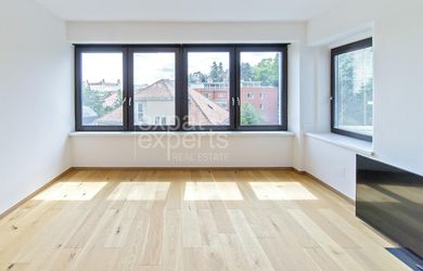 Výnimočný 4i byt 106m2 vo vile, terasa 35m2, krb, výhľad na hrad