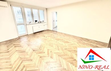 MEDENÁ – 3i BYT po REKONŠTRUKCII s KLIMATIZÁCIOU, LOGGIOU a BALKÓNOM v TEHLOVOM DOME na SKVELEJ ADRESE