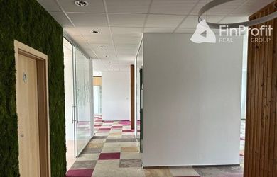 Uzavreté kancelárske celky od 100 m2 v Rači. Možnosť prenájmu skladových priestorov.