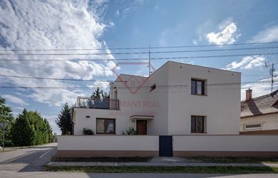 5 i nadštandardný rodinný dom s výhľadom na jazero - Trnovec n/Váhom