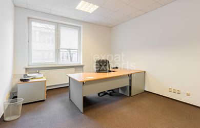 Priestranné kancelárske priestory 120m2 s parkovaním v dobrej lokalite