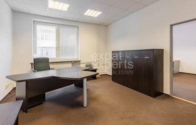 Priestranné kancelárske priestory 120m2 s parkovaním v dobrej lokalite