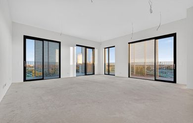 VEĽKOMETRÁŽNY 4-IZBOVÝ PENTHOUSE V BLÍZKOSTI DOWNTOWNU, 200 m2, MOŽNÝ ODPOČET DPH