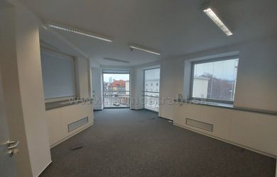 Reprezentatívny kancelársky priestor o výmere 210 m2 na prenájom na Plynárenskej ul. v objekte Bratislava Business Center I
