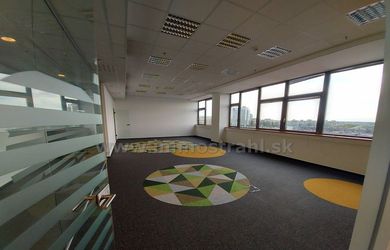 Nadštandardné administratívne priestory na prenájom o výmere 215 m2 a viac v budove Bratislava Business Center V na Plynárenskej ulici v Bratislave