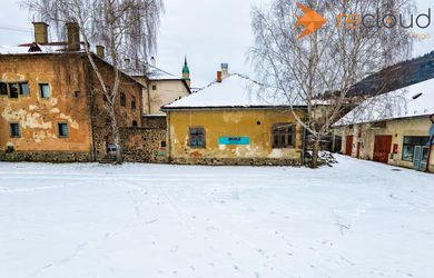 PREDAJ: Historická budova – Katov dom/Pečiatkáreň, Štefánikovo námestie, Kremnica