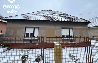 emme reality | Starší rodinný dom s veľkým pozemkom na predaj v obci Medveďov
