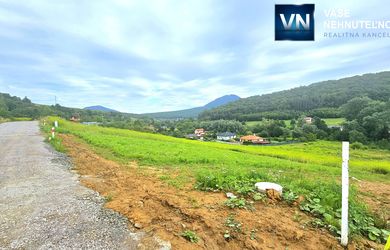 Stavebný pozemok s IS v novej lokalite – Kanaš (1063 m²)