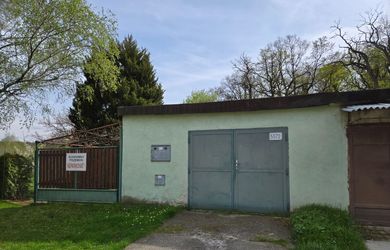 IMPREAL »» Veľká garáž na vlastnom 320m2 pozemku + záhrada 550 m2 v nájme od m.č. » v blízkosti Bory Mall » cena 87.500,- EUR