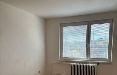 RealityZopos ponúka na predaj zrekonštruovaný 2-izbový byt v centre mesta Púchov, ul. Obrancov mieru