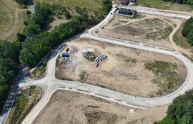 AZ. Pokojná lokalita v blízkosti mesta – pozemky od 538 m² v obci Rybky
