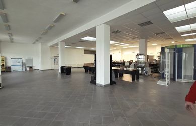 Prenájom obchodného priestoru – ul.Štrková, Žilina, 355m2.