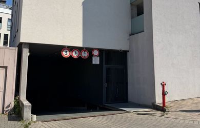 MAXIS REAL: NA PRENÁJOM: Parkovacie státie v garáži bytového domu v Leonarde na Hollého ulici