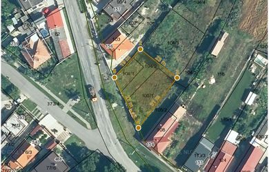 Čierny Brod: Predaj stavebného pozemku o výmere 592m2 pre výstavbu rodinného domu, alebo polyfunkčného objektu