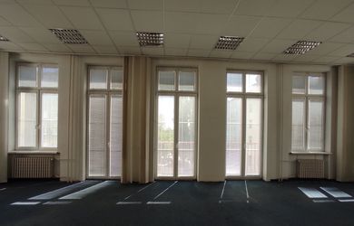 Kancelárske priestory v historickej budove centre Bratislavy na Grossligovej ulici, aj s parkovaním, 109,38 m2, 147m2 alebo 169,30 m2