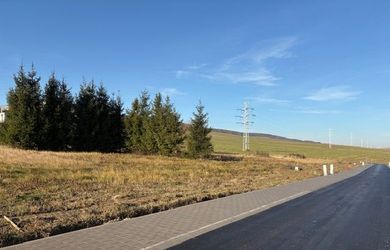 STAVEBNÝ POZEMOK 864m2, HRAŠOVÍK