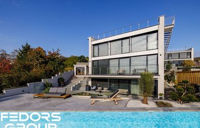 MODERNÁ VILA S BAZÉNOM, SAUNOU, JACUZZI A KRÁSNYM VÝHĽADOM
