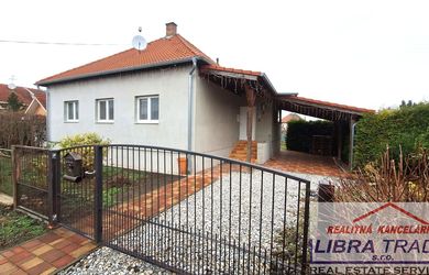 EXKLUZÍVNY PREDAJ - 4 izbový kompletne prerobený rodinný dom s garážou v Novej Stráži časť Komárna