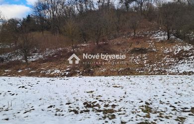 Na predaj slnečný pozemok v Jasenovciach