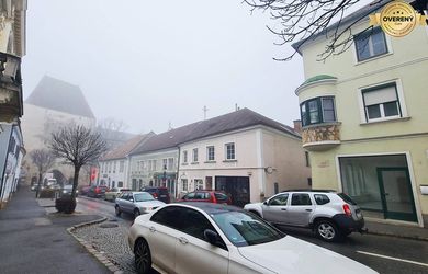 Babony TRE/ Všestranne využiteľná nehnuteľnosť v centre Hainburgu