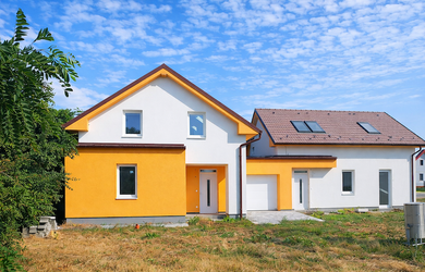 Maďarská certifikovaná RK Hunnia Home ponúka na predaj ihneď voľnú novostavbu v prírodnej lokalite v Rajke