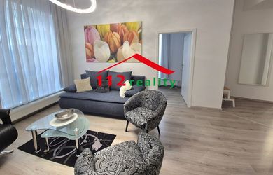 Managersky 3 izbový byt s 30m2 terasou, vnútorný parking a internet, novostavba City Park Ružinov