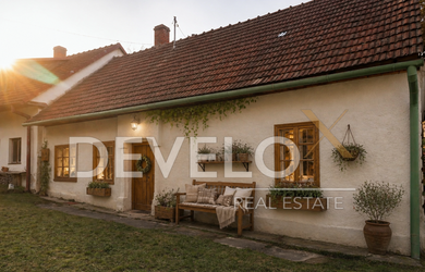 *EXKLUZÍVNE* Na predaj historický rodinný dom s filmovým príbehom v podhorí Malých Karpát