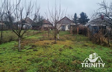 Iba u Nás - Na predaj stavebný pozemok so starším domom v obci Jasová