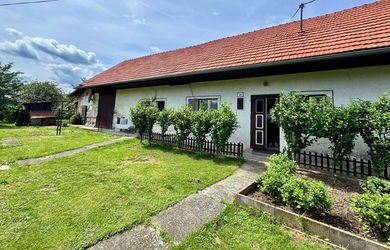 REZERVOVANÉ  -  NA PREDAJ TRADIČNÝ SEDLIACKY DOM v obci Horná Ves (okres Prievidza)