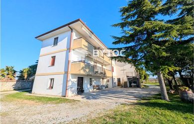 BYTOČ RK - Pekný 3-izb byt 122m2 s terasou, záhradou a parkovaním v Taliansku pri ostrove Grado - Fiumicello!