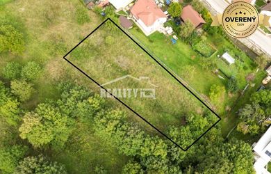 Exkluzívne na predaj slnecný pozemok 758 m2, Snežnica - centrum
