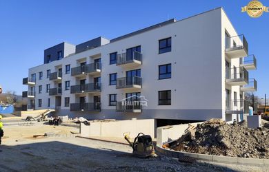 Na predaj 2-izbový byt s výmerou 51,87 m2 a predzáhradkou 74,67 m2